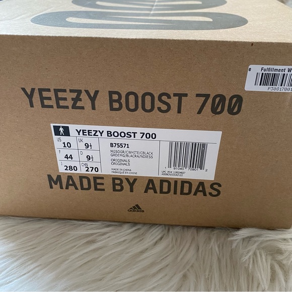 ADIDAS YEEZY Boost 700 Wave Runner (2017) - Picture 12 of 15